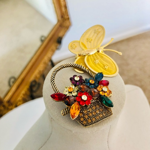 Beautiful Vintage Flower & Butterfly Brooch lot - Picture 3 of 9